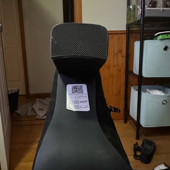 Never Worn Heeled Boot 👢 - Picture 2 of 3